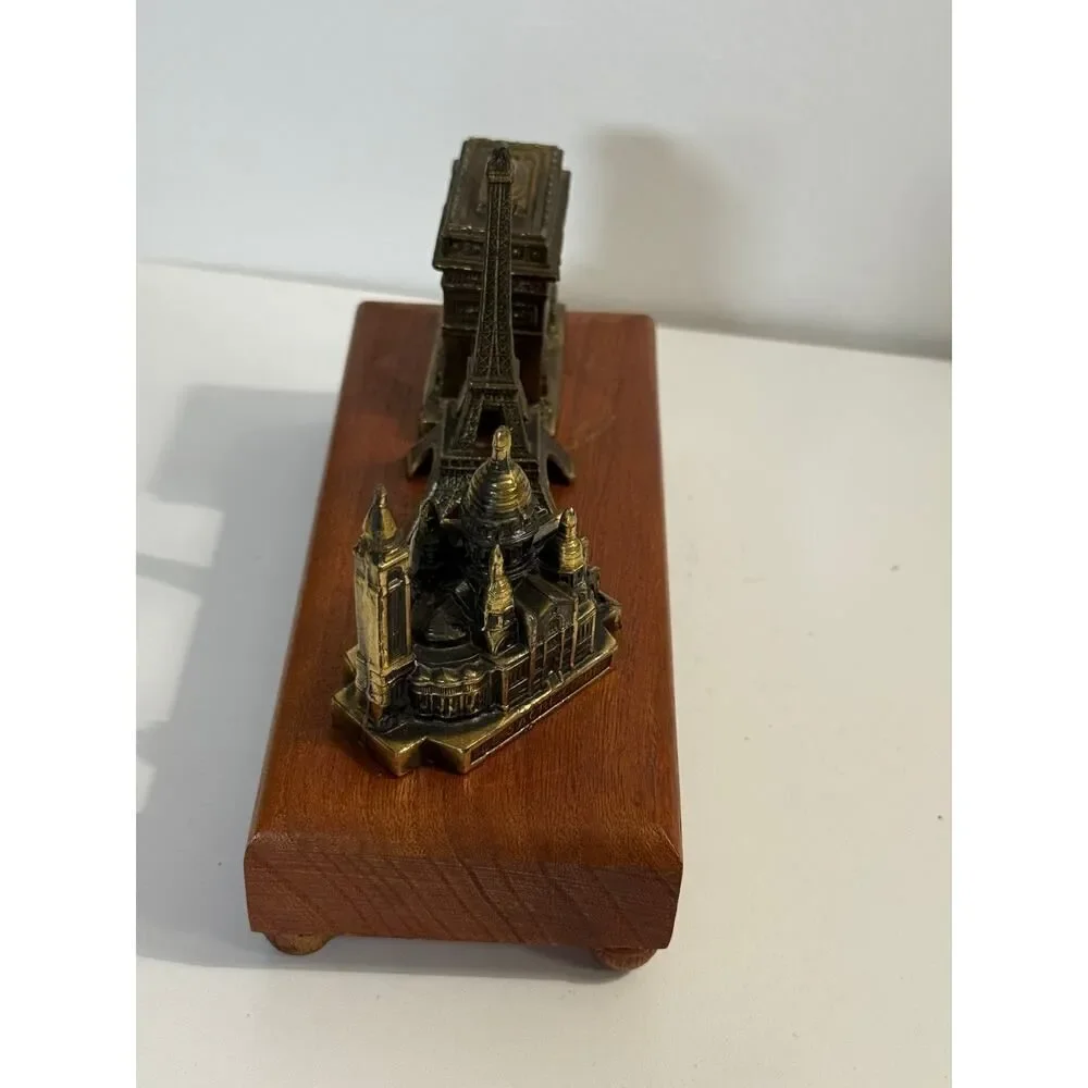 Souvenier de Paris Eiffel Tower, Arc de Triomphe, & Le Sacre Music Box